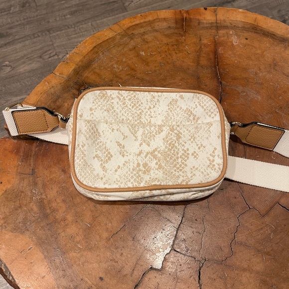⭐️NWOT A New Day Fanny Pack Waist Bag⭐️ - Picture 1 of 4